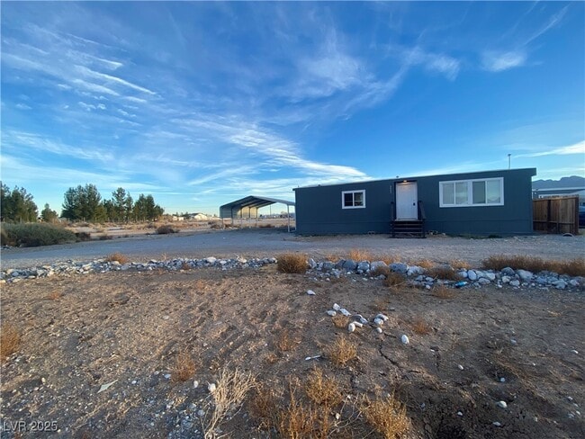 Building Photo - 4331 W Victoria St