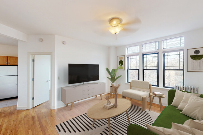 Dining/Living room - 5326-5336 S. Greenwood Avenue Apartments