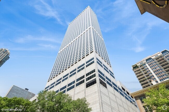 Building Photo - 180 E Pearson St Rental