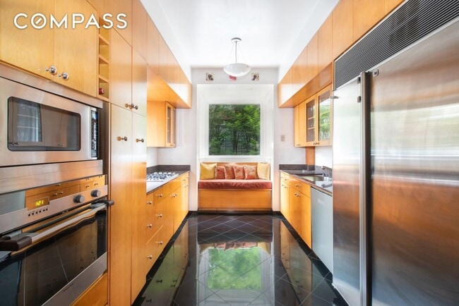 Photo - 27 W 87th St