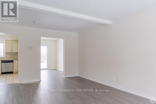 Photo - 414 Stone Rd W