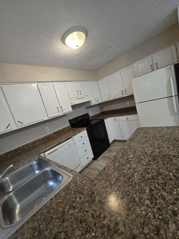 Photo - 1240 Sampson St