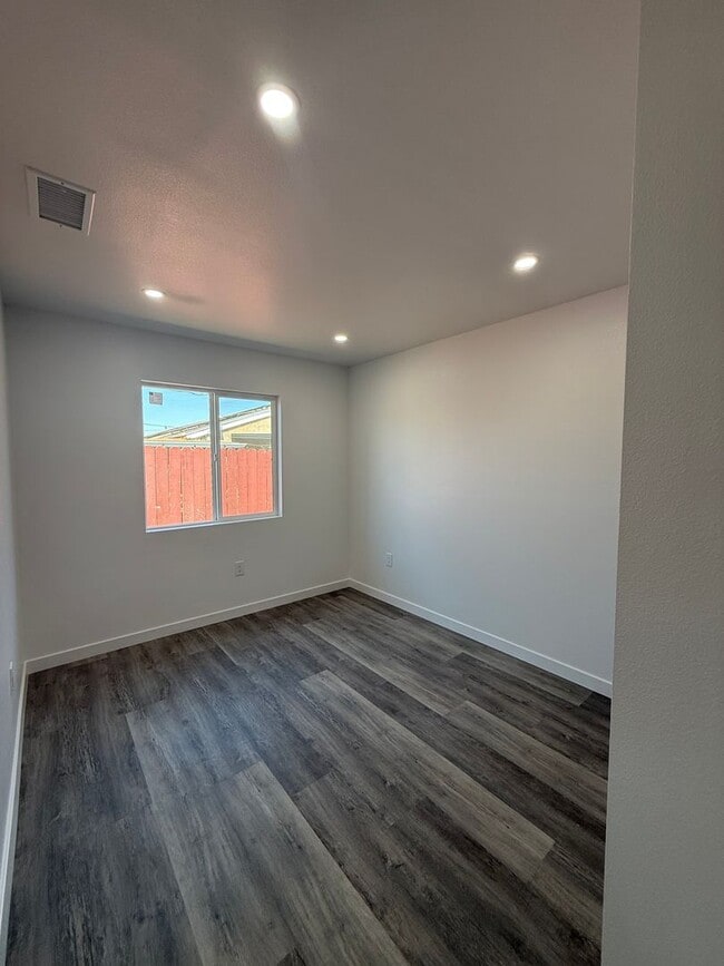 Photo - 2 bed, 1 bath ADU with private yard and laundry