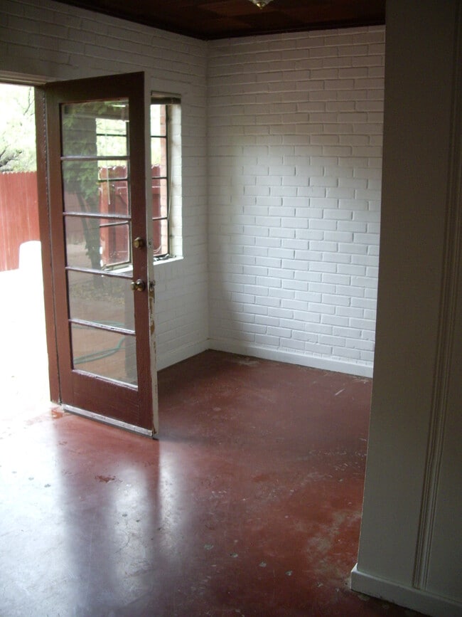 Photo - 1337 E 9th St