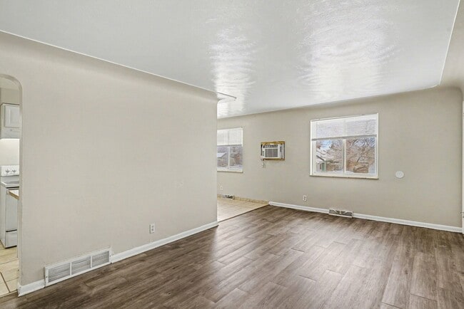 Photo - Front Unit - Duplex - 4bed 2bath - Finished Basement!