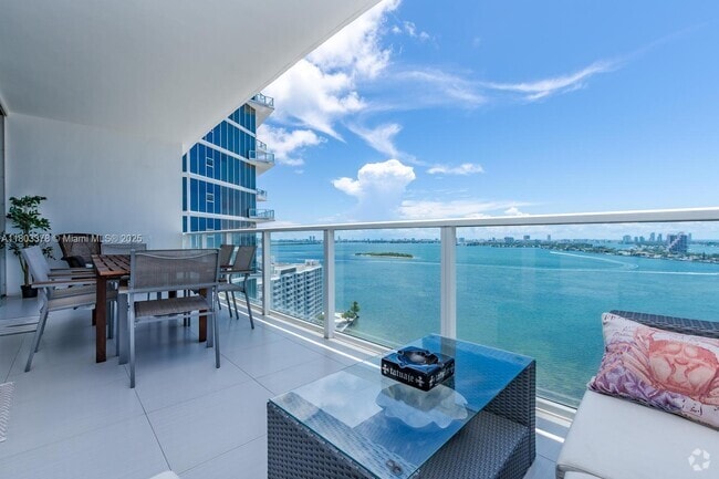 Building Photo - 2020 N Bayshore Dr Unit 2005 Rental
