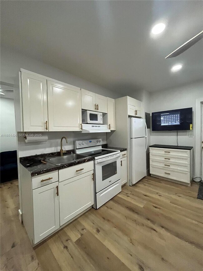 Photo - 2410 Thomas St Unit 3c