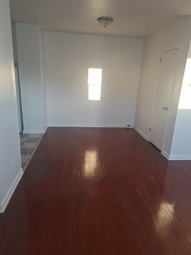 Photo - 376 Beverly Boulevard 2nd floor Unit Second floor
