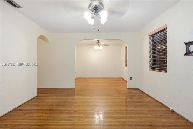 Photo - 2550 Trapp Ave