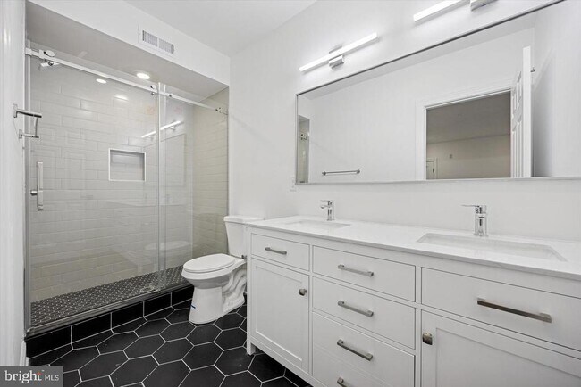 Photo - 838 S 51st St