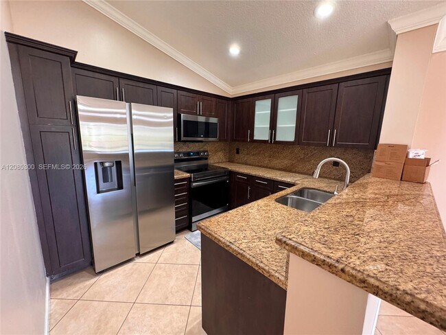 Building Photo - 211 SW 95 Terrace Unit 202