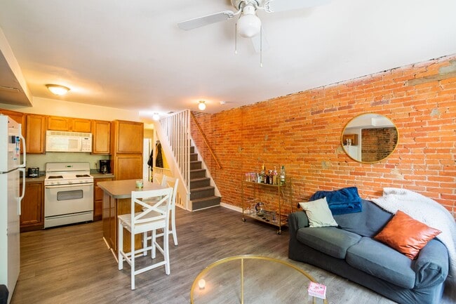 Photo - 1713 Christian St Unit 2