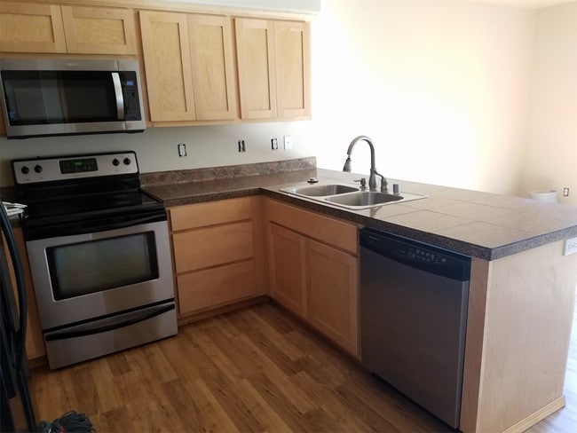 Photo - 3222 Lombard Ave