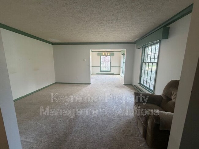 Photo - 907 Ladd Rd