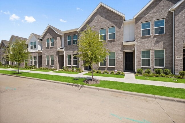 5243 Legacy St