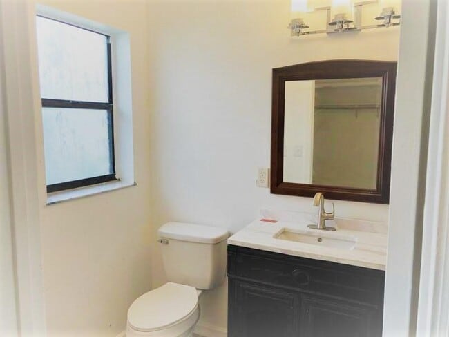 Photo - 43 SW 8th Ave