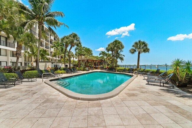 Photo - 1830 Embassy Dr Unit 121