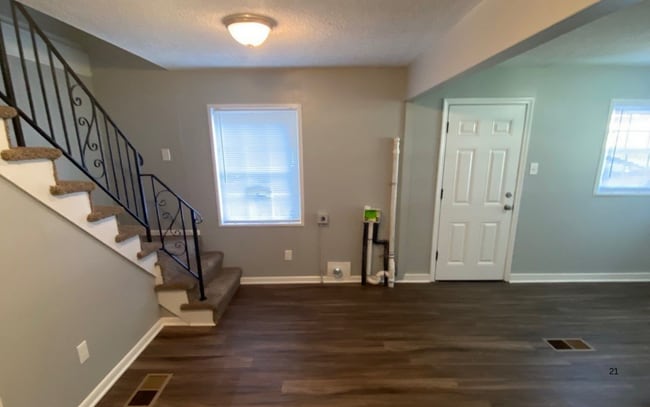 Photo - 1392 Kyle St