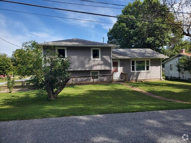 Building Photo - 1302 7th St Rental