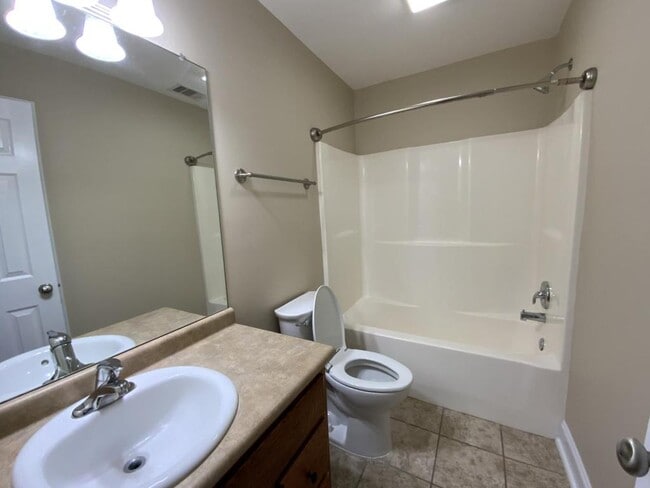 Photo - 104 Lakeview Commons Dr