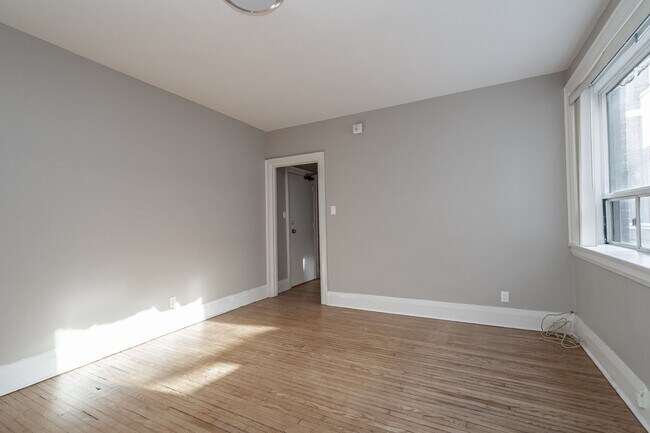 Photo - 1 Claude Ave