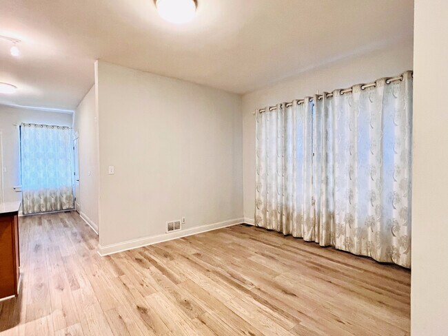 Photo - 3720 S Indiana Ave Unit 3