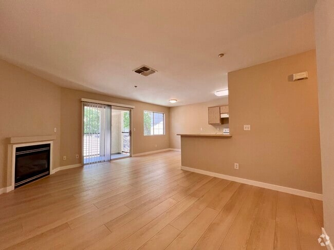 Building Photo - 2001 Eastwood Dr Unit #15 Rental