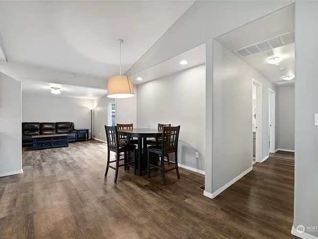 Photo - 17168 Sawyer St SE