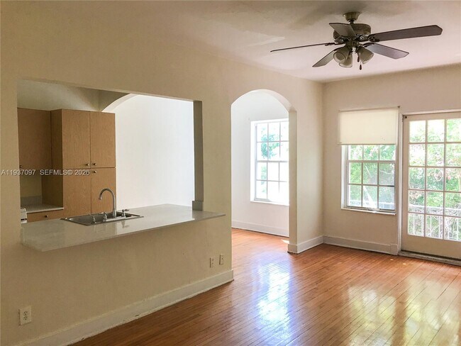 Photo - 700 W 51st St Unit 5