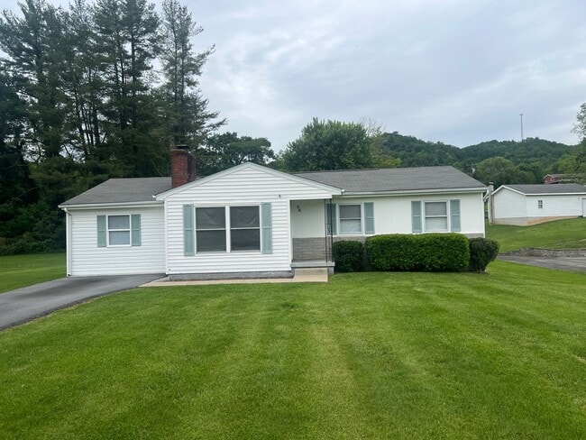 Building Photo - One Level Ranch! Rental