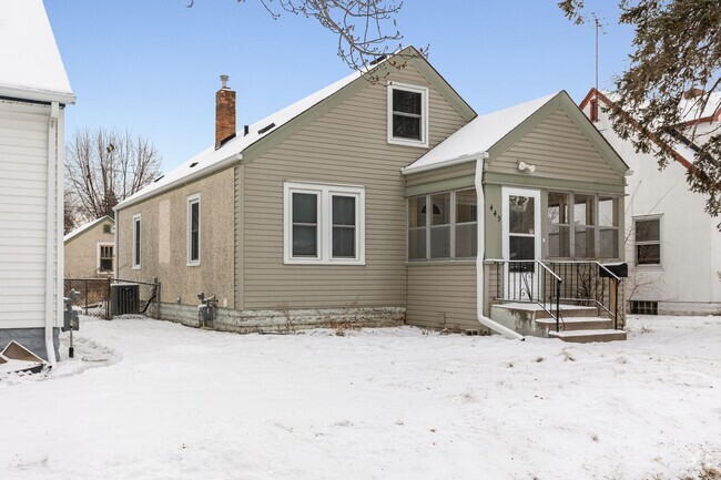 Building Photo - Updated 3 Bed/1 Bath House- South St Paul-...