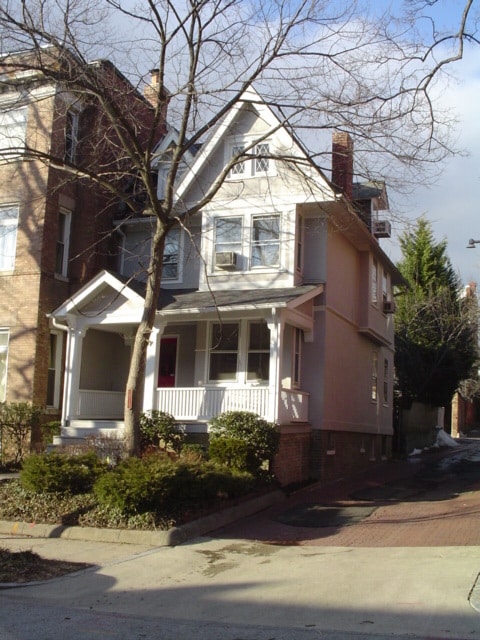 Building Photo - Incredibly Charming 3 Bedroom 2 Bath Victorian Style Farmhouse in Mount Pleasant! Just Steps From...