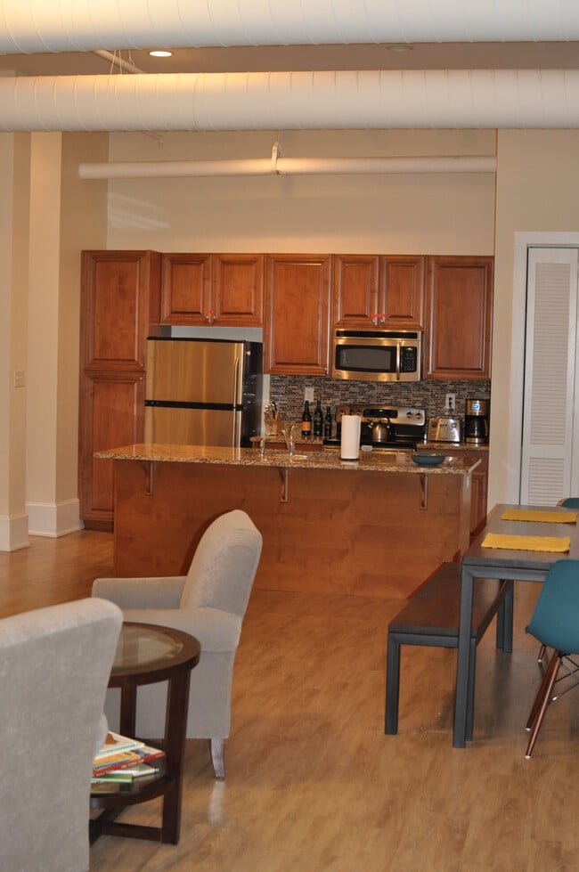 Building Photo - 154 W Main St Unit B Rental