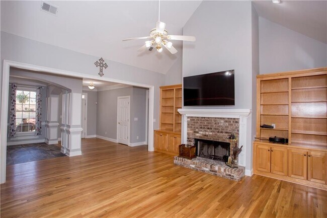 31 Rocky Cir NE