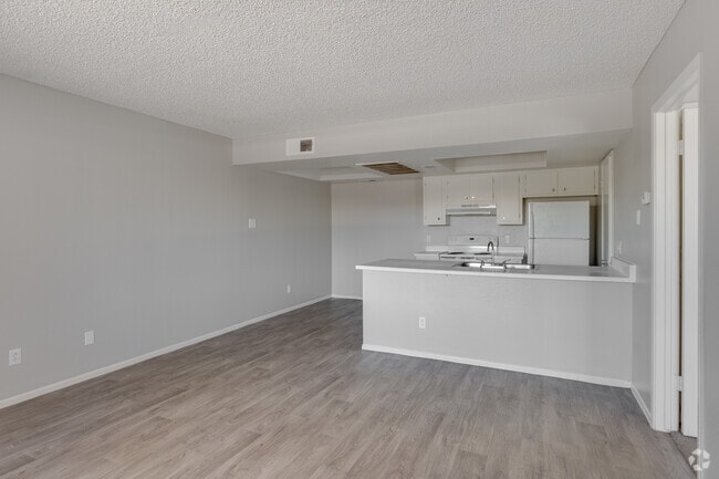 1BR, 1BA - 620SF - Living Room
