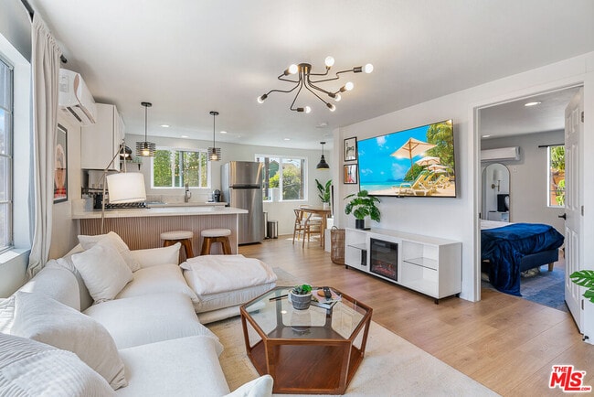 Photo - 2217 Scott Ave Unidad 1/4