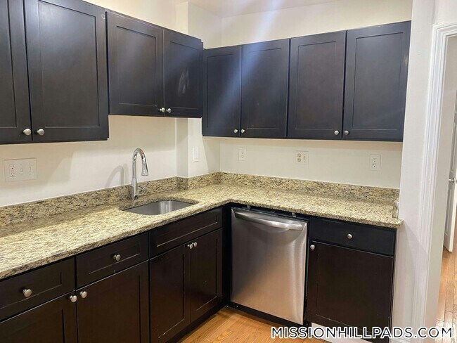 Building Photo - 182 Walnut Ave Unit 1 Rental