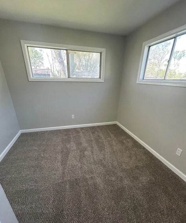 1711 Parklane Dr