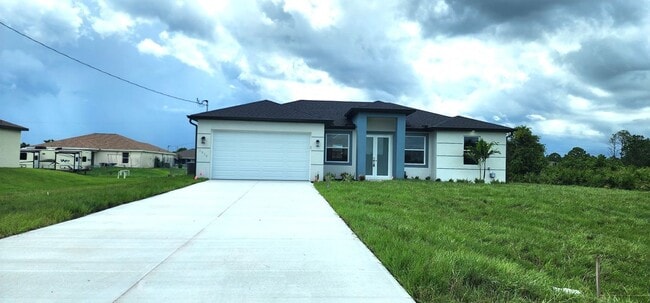 Building Photo - 1050 Eisenhower Blvd Rental
