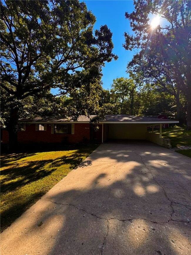 Building Photo - 9108 Bluff Dr