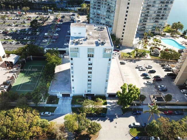 Building Photo - 145 SE 25th Rd Unit 701 Rental