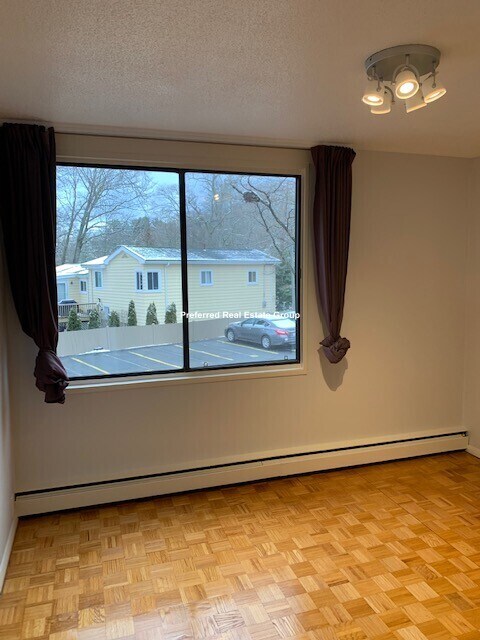 Photo - 330 Newton St