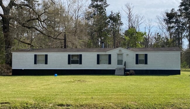 Building Photo - 694 Line Rd