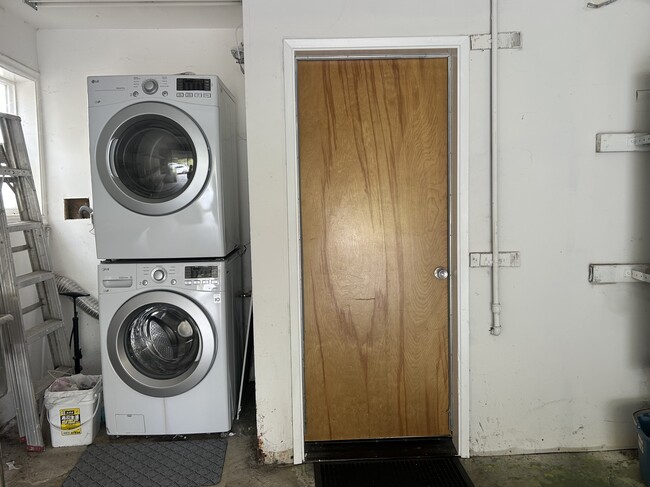 Photo - 187 Oakridge Dr