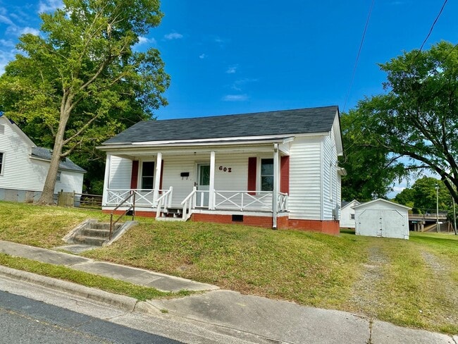 Building Photo - Spacious 2 Bedroom 1 Bathroom House, Just Blocks from Downtown Kannapolis and New Baseball Stadium