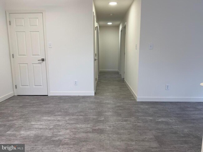 Photo - 125 Roosevelt Blvd