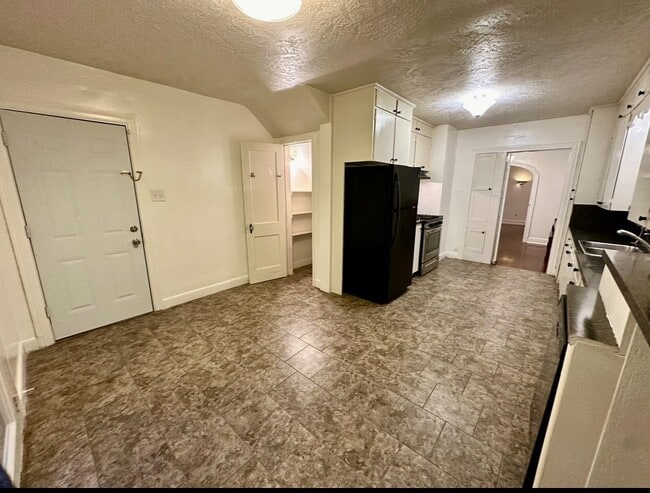 Photo - 212 W Hunnicutt Ave