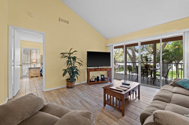 Photo - 458 Cerromar Rd Unit 485