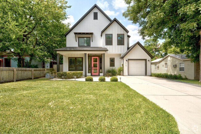 Building Photo - North Loop Area Gem!!! Rental