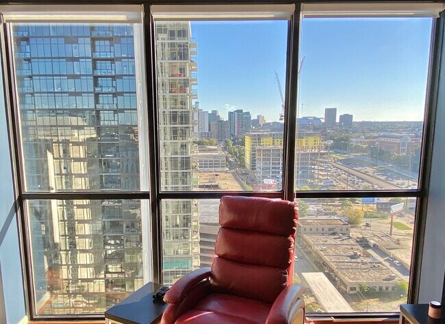 Floor to ceiling windows, voice-controlled blinds - 1280 W Peachtree St NW Unit 2707